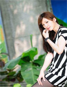 扒开粉嫩小泬把舌头伸进去添视频-美女穿丝袜被狂躁动态图